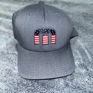 Travis Mathew USA hat L-XL